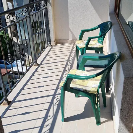 Apartment Lazur By The Sea