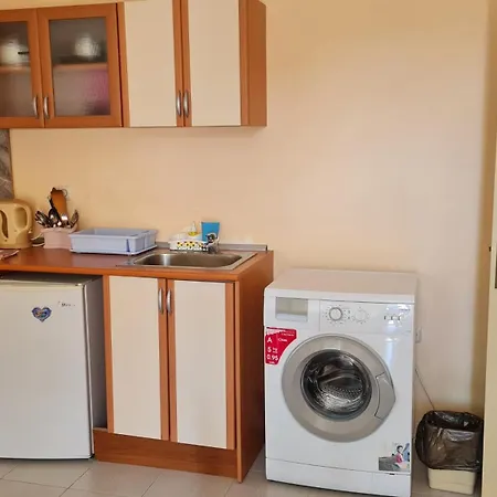 Apartment Lazur By The Sea Rawda