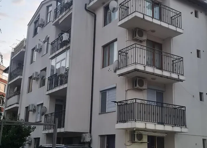 Lazur By The Sea Apartment *